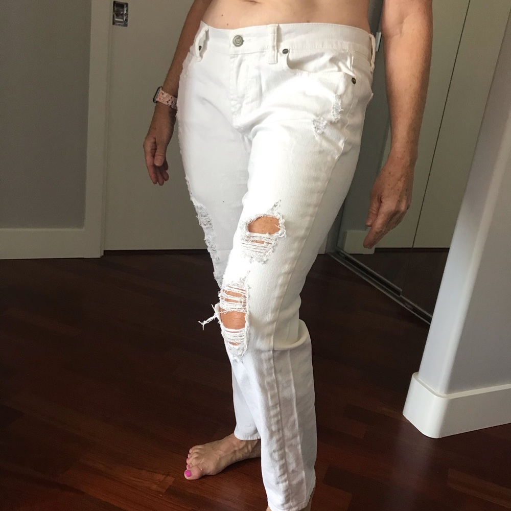 Distressed white jeans VS Pink
